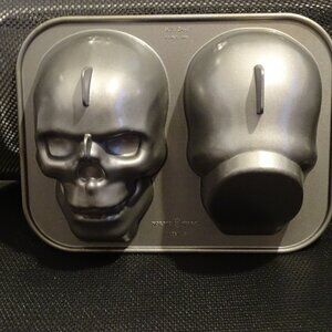 Nordic Ware Skull Cake Pan